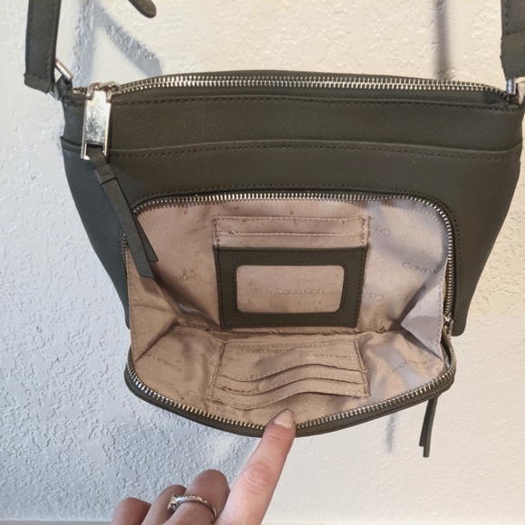 Calvin Klein Black Crossbody Bag GUC - Picture 2 of 3